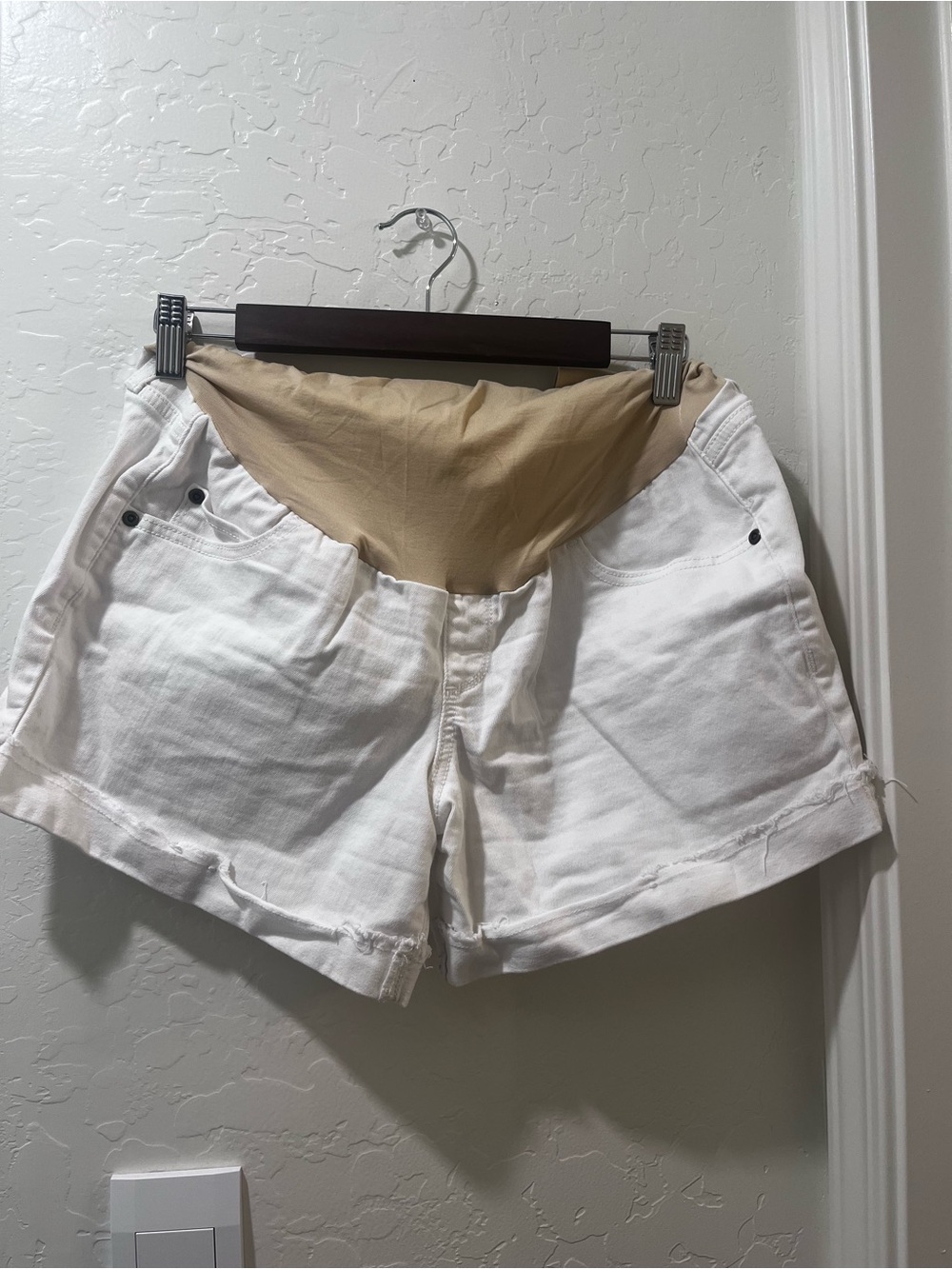 Mixed Neutral Maternity Summer Wardrobe Pieces -Stripes, Olive & Linen - Picture 8 of 16